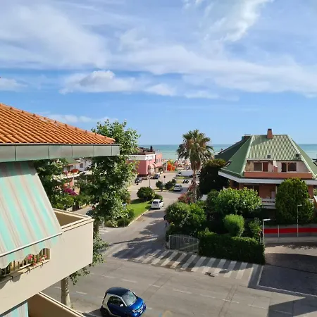A Two With A Seaview Apartment *